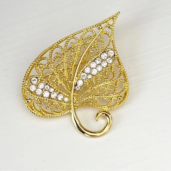 Vintage Gold Rhinestone Filagree Pin Brooch - Picture 3 of 14